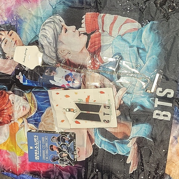 BT-S Merch BLANKET GIFT Kpop Throw Blanket (Bag, necklace, photo card, keychain) - Picture 3 of 4